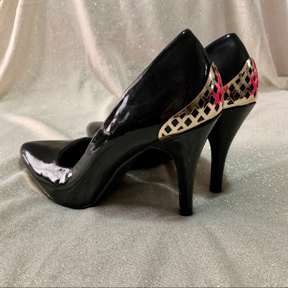 NWT It’s Ok Black & Gold Heels Size 7.5